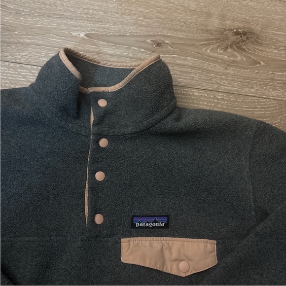 Patagonia Snap-T Fleece Pullover in Charcoal with Light Pink Trim - Picture 2 of 6